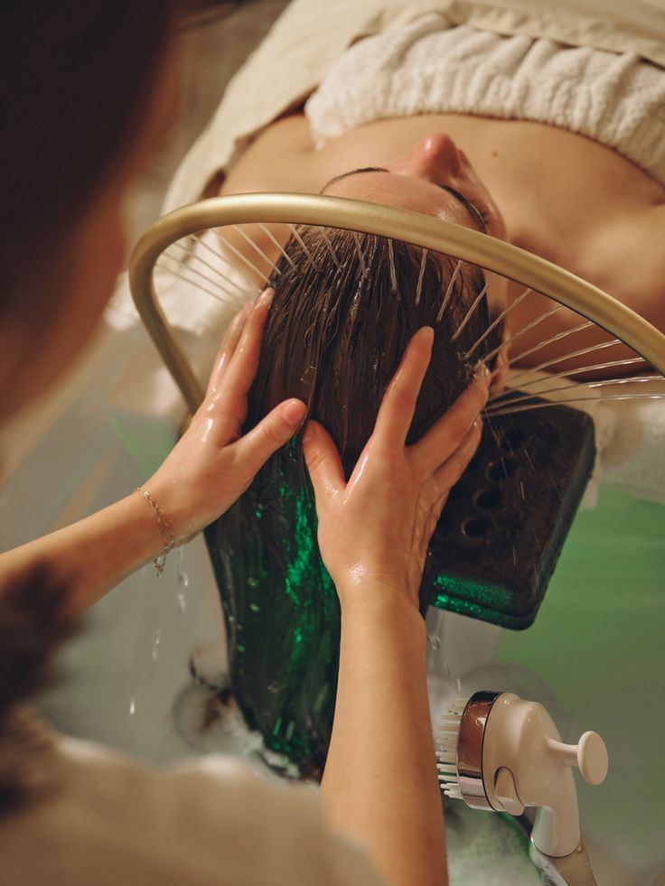Fejbőr detox kezelés zöld LED-fényterápiával